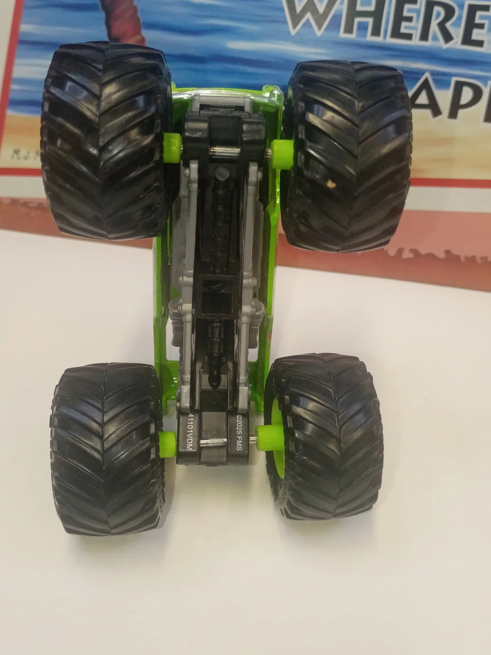 Hot Wheels Monster Jam Spin Master Green Avenger 1:64 Scale